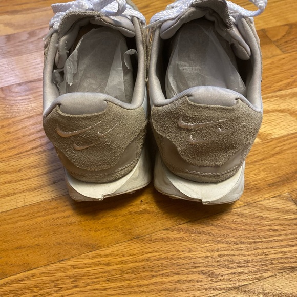 Women’s Fontanka Waffle Platinum Nike Athletic Shoes - Picture 6 of 7